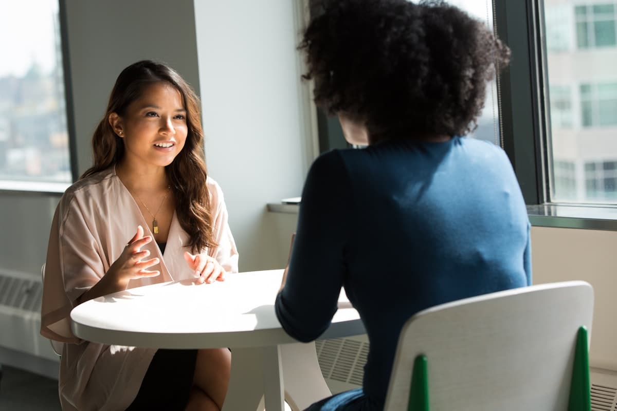 A SMAART Advisors consultant in a one-on-one consultation with a client